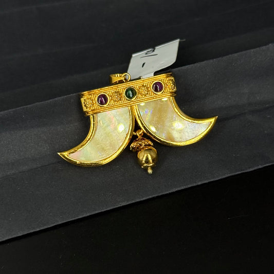 24496 Similar Tiger nail