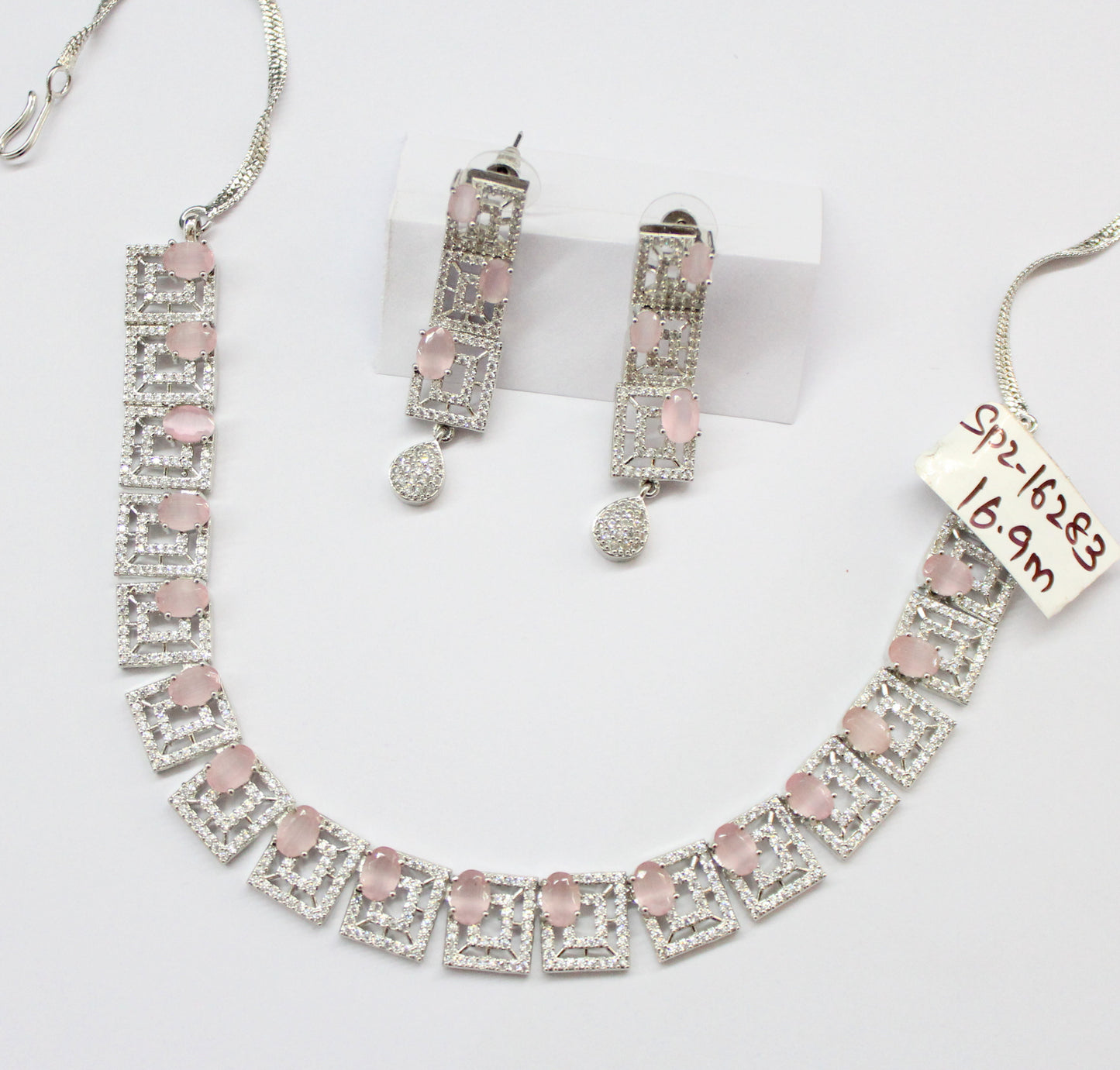 16283  Platinum light pink necklace