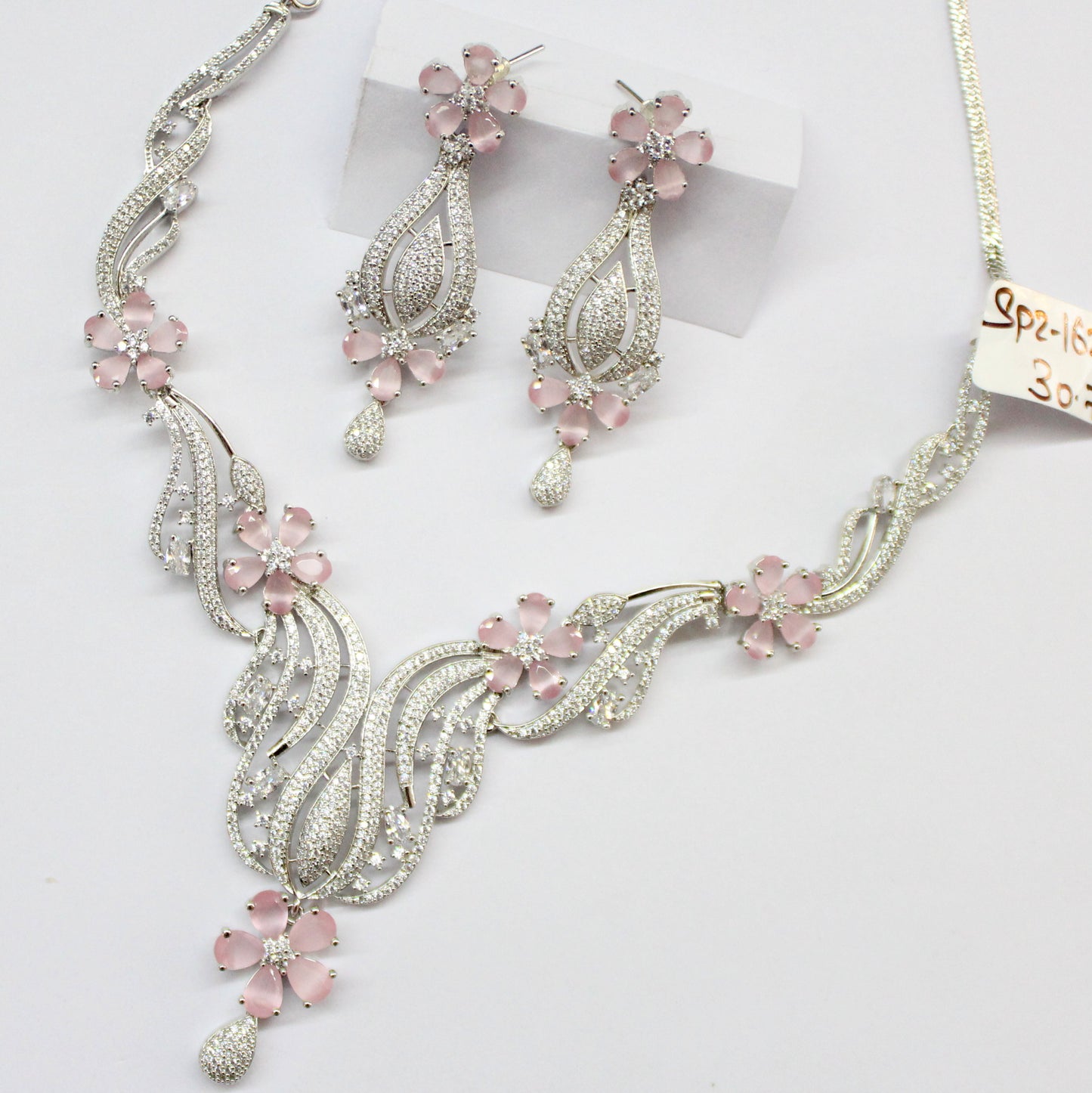 16262  Platinum flower light pink necklace