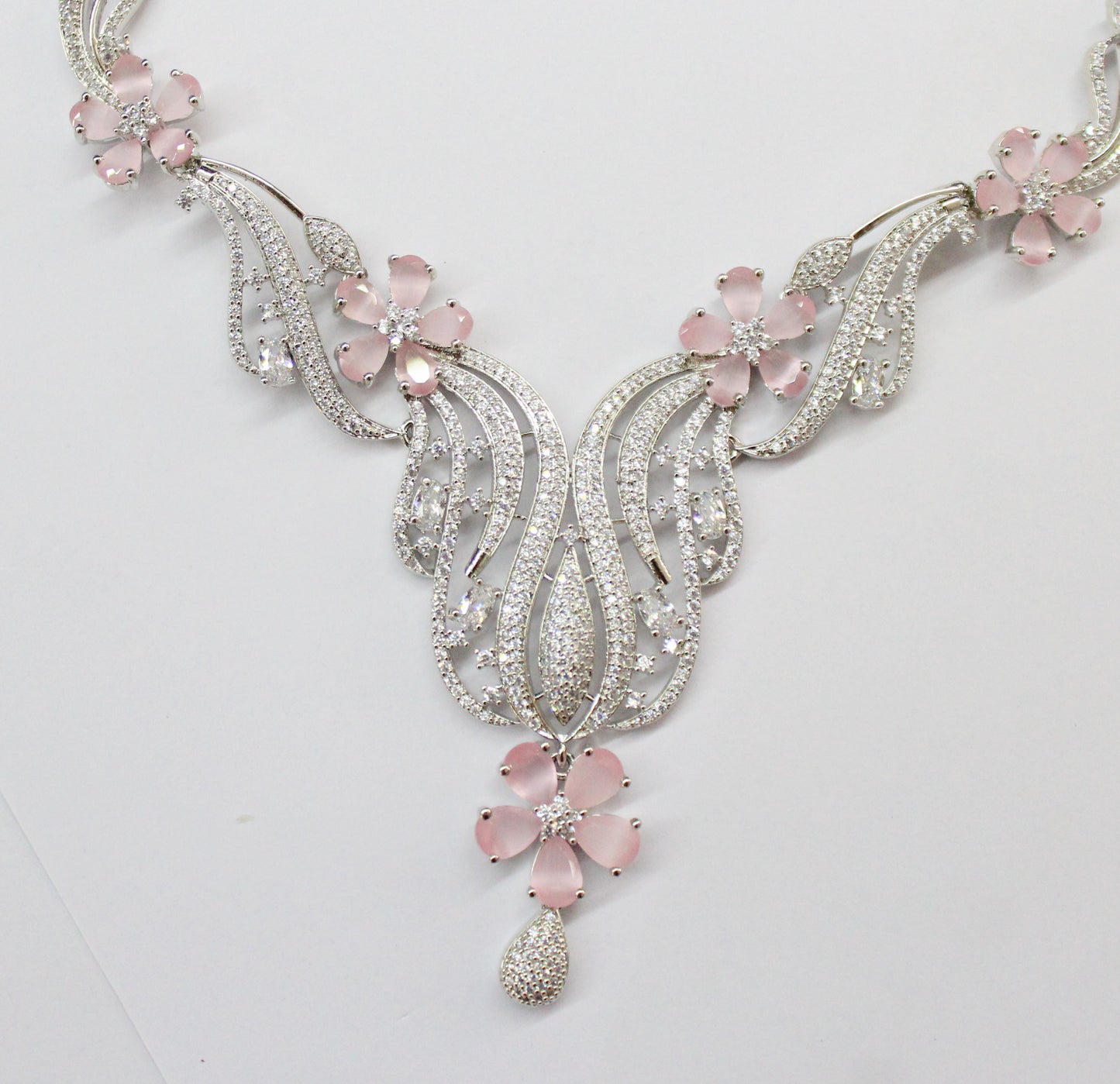 16262  Platinum flower light pink necklace