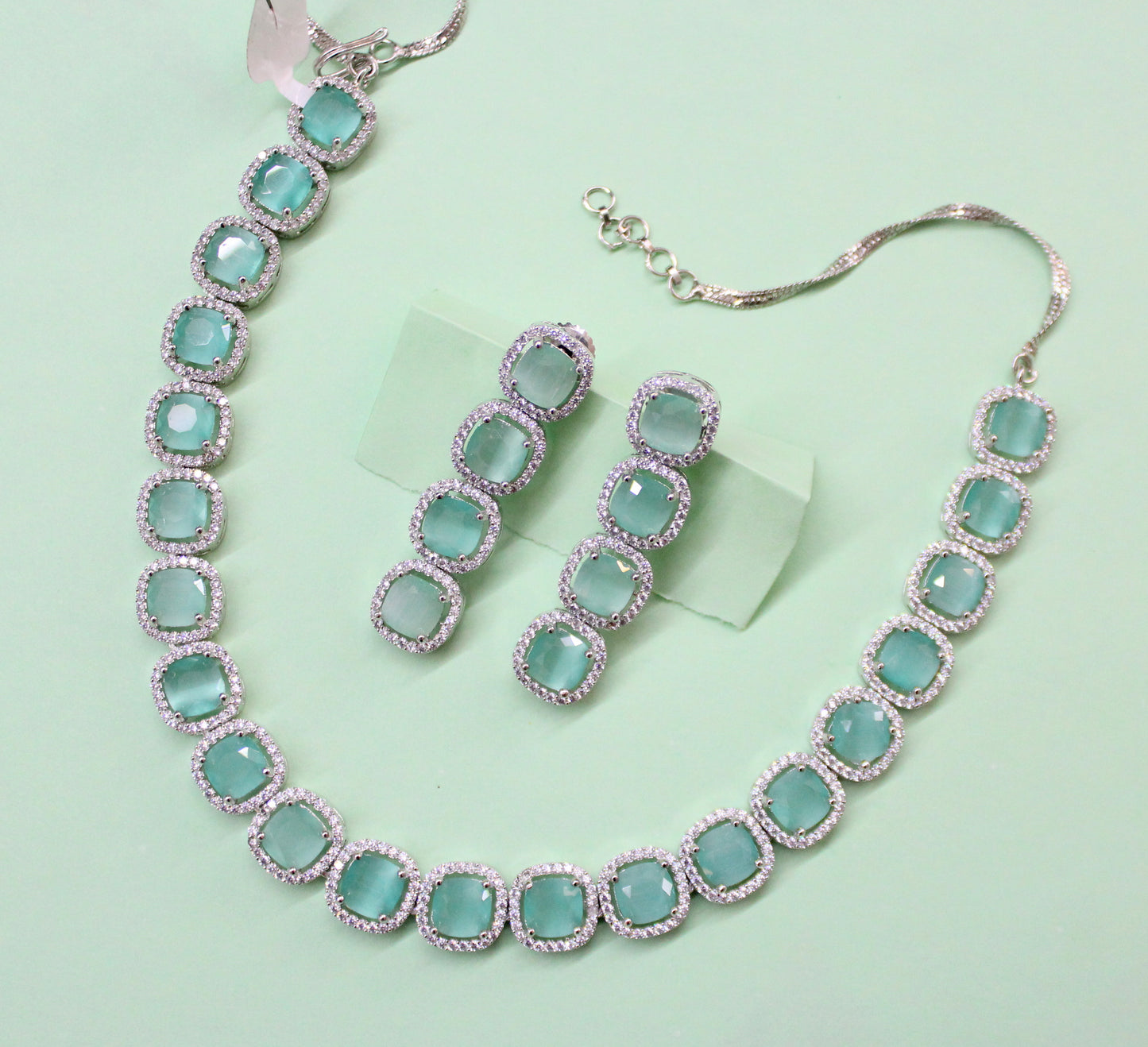 21796 Platinum necklace mint green