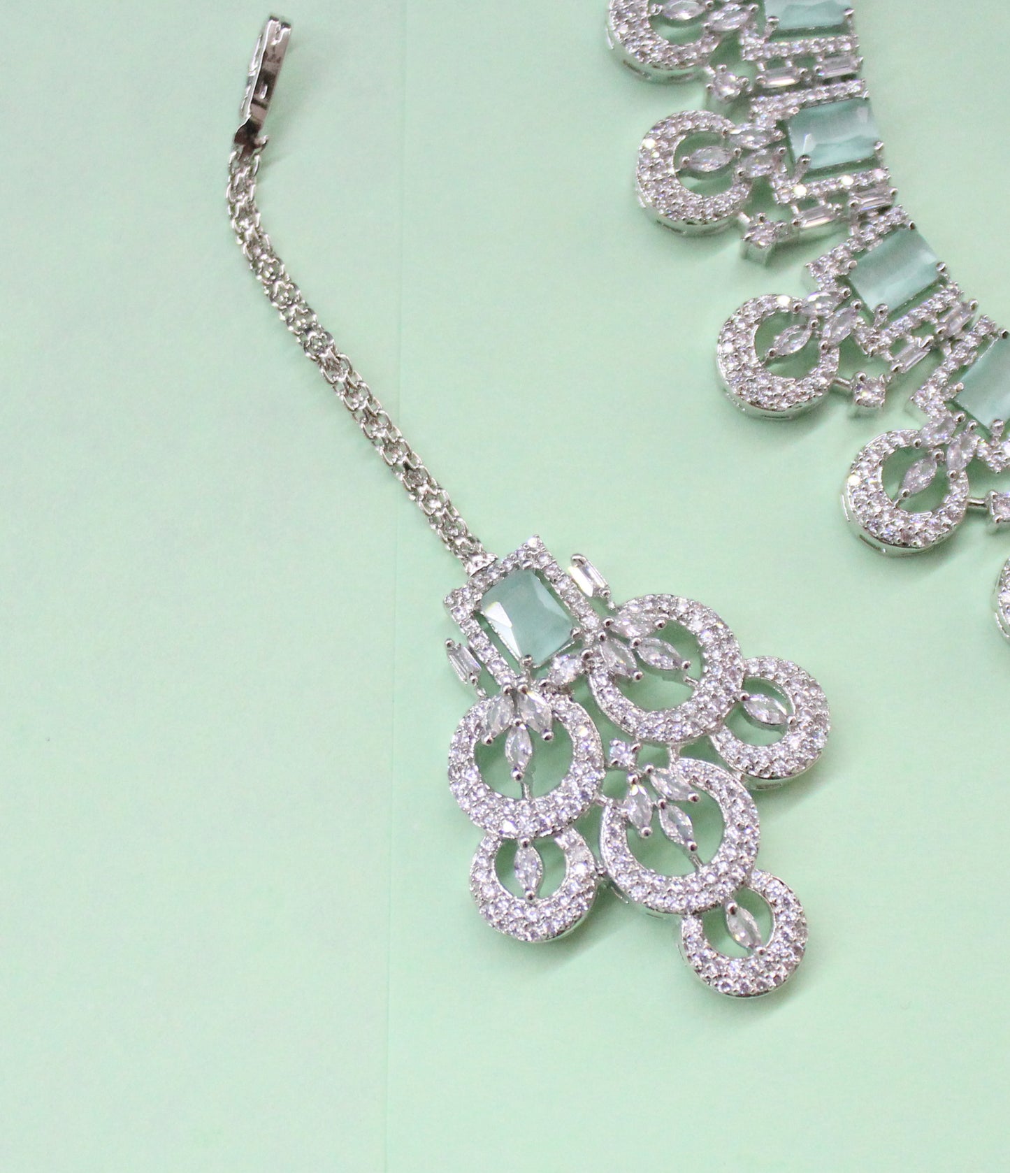 13156 Platinum necklace with maangtika