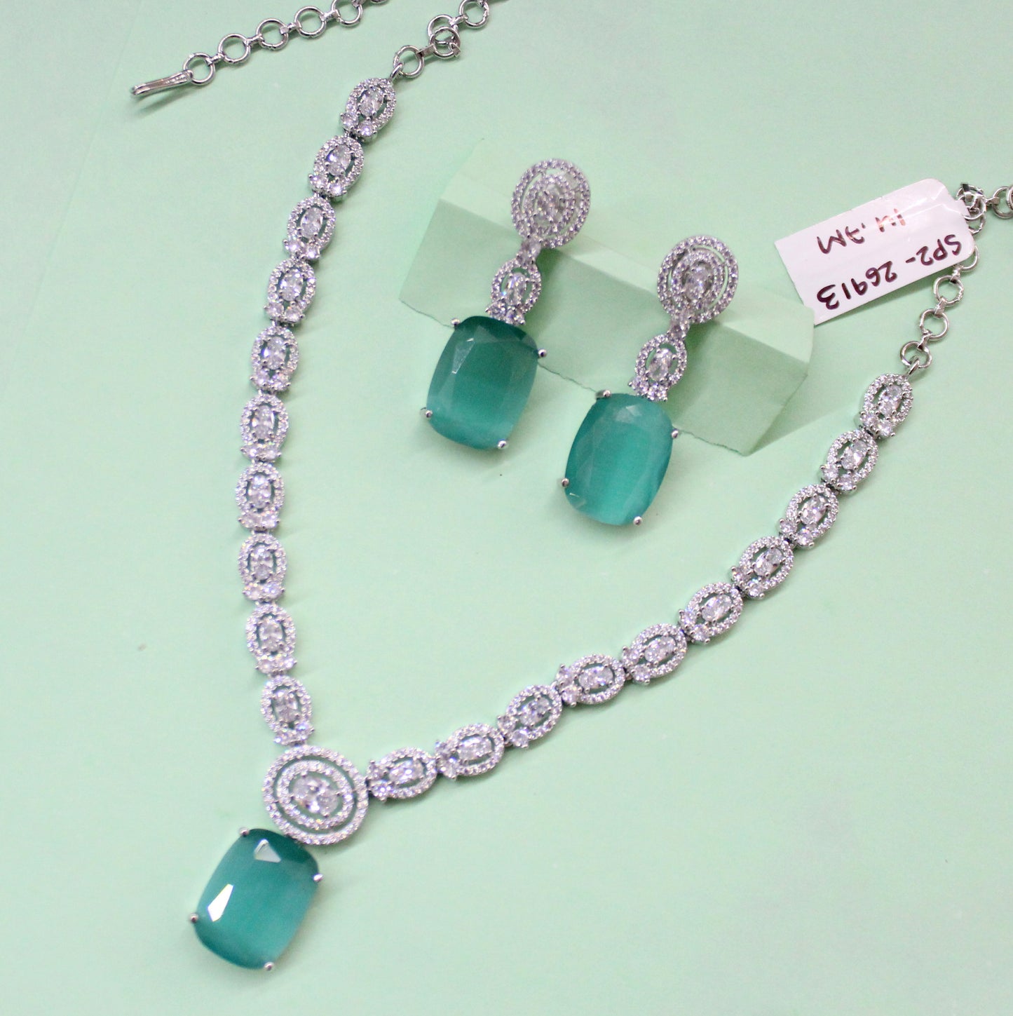 26913 Platinum necklace mint green