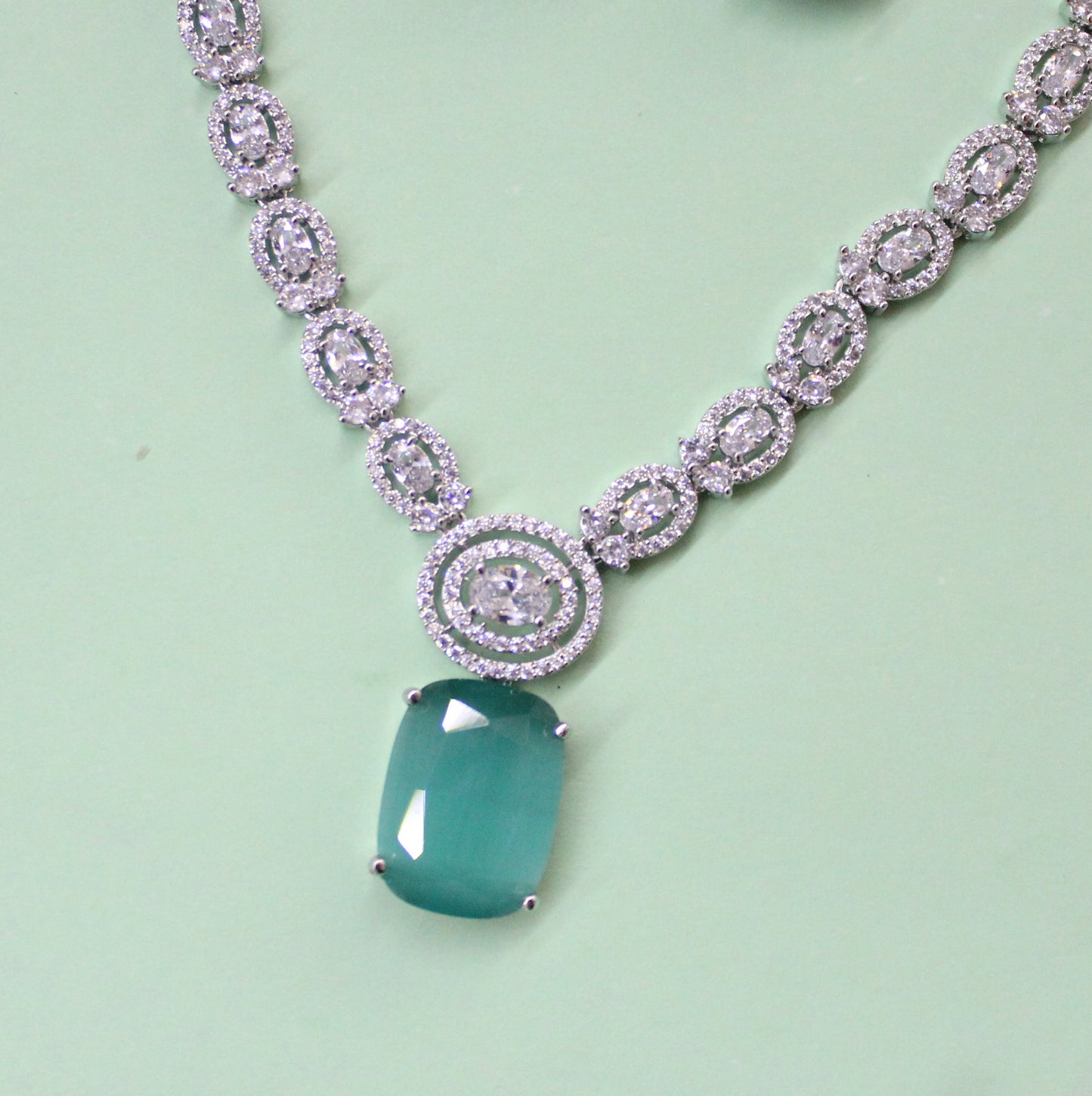 26913 Platinum necklace mint green