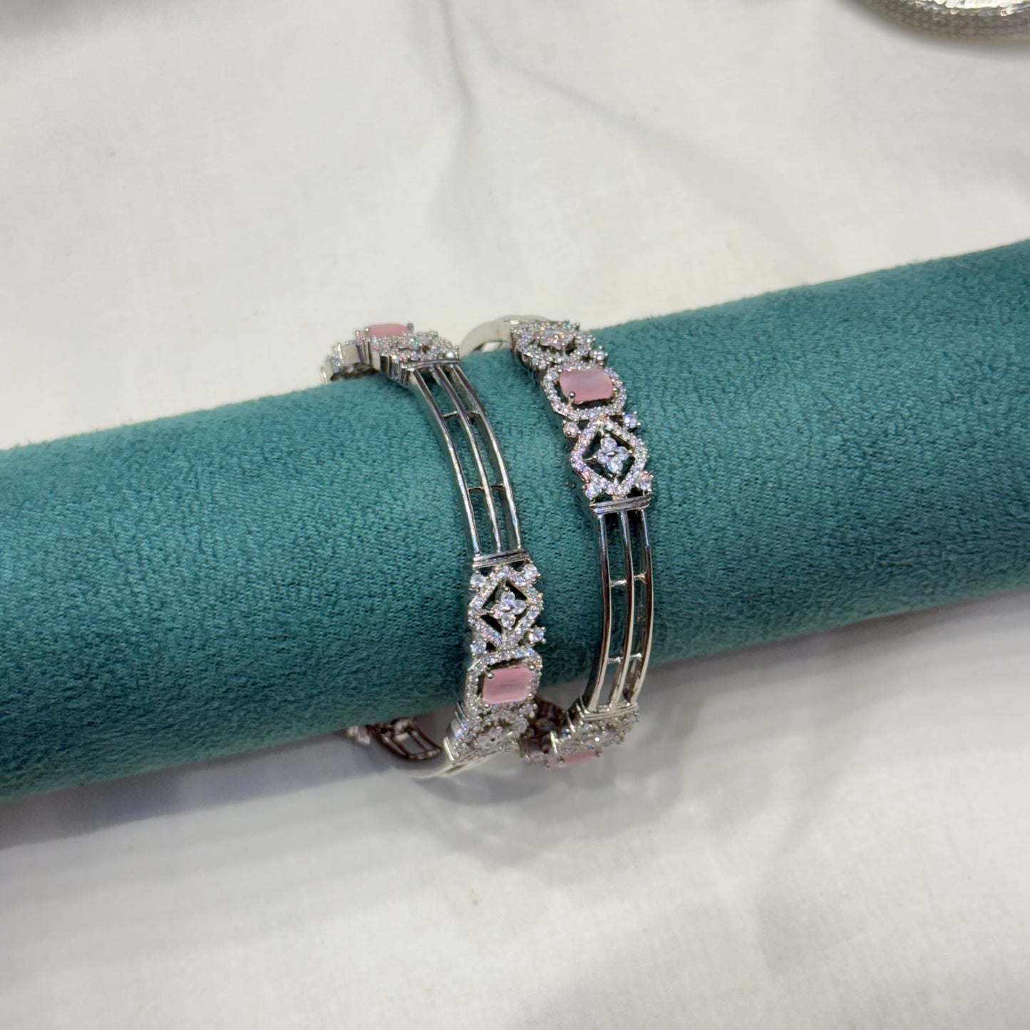 18470 platinum light pink stone bangle