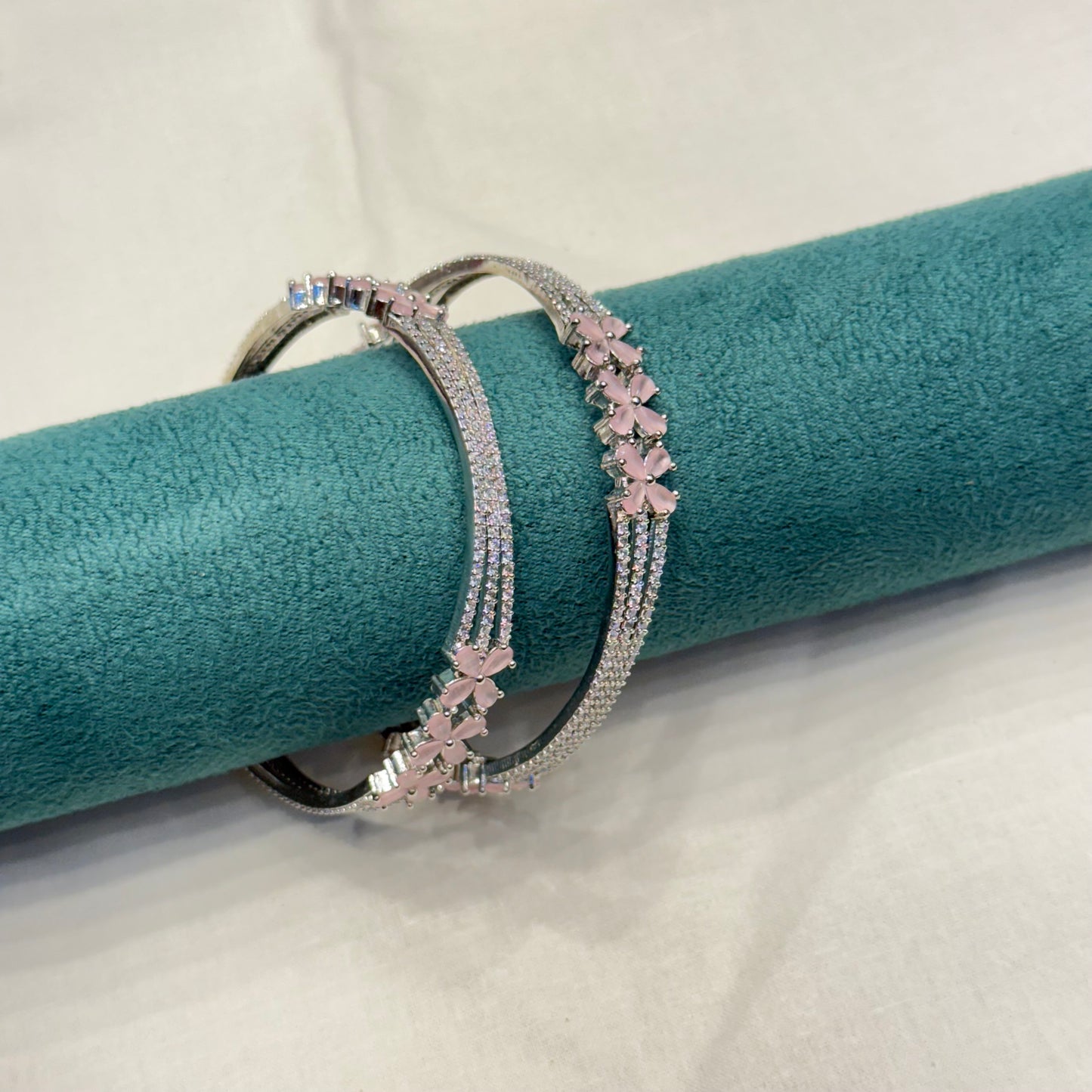 12852 platinum flowers stone bangle