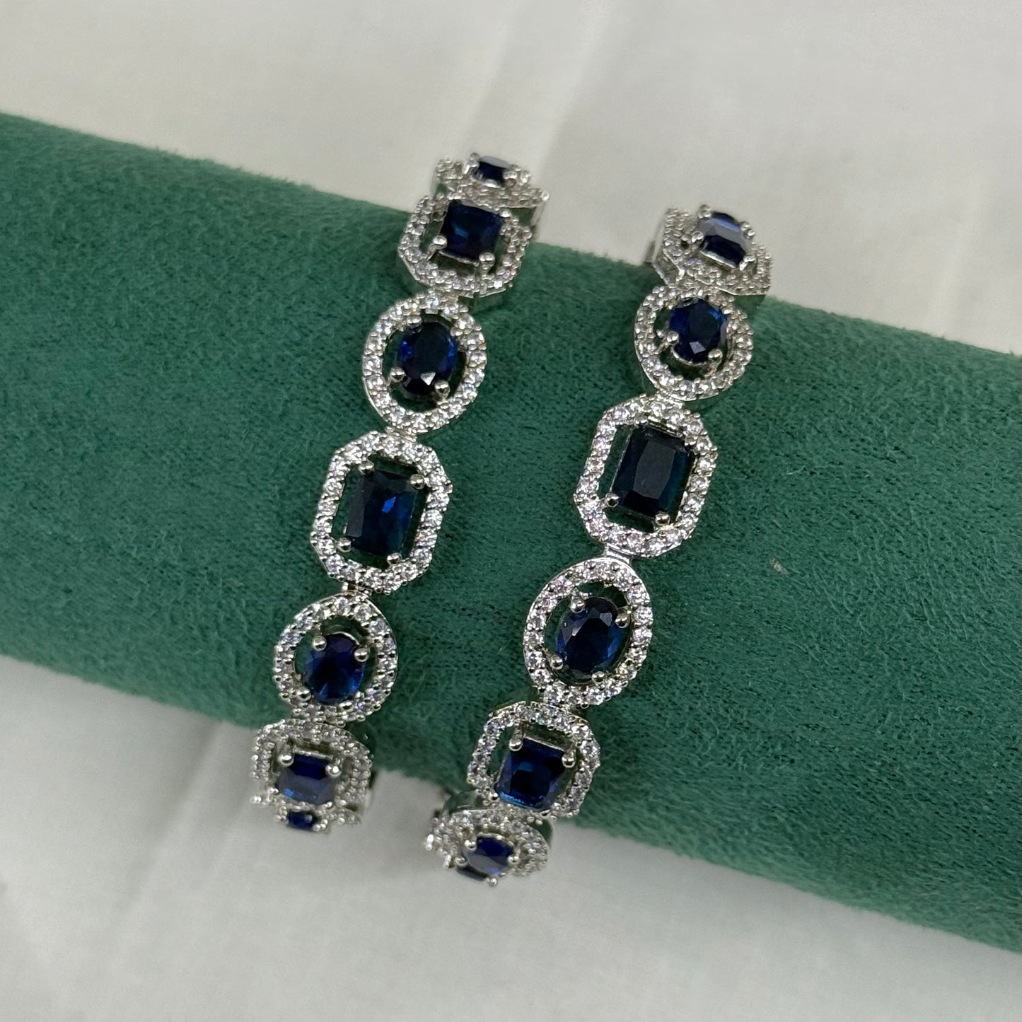31159 platinum dark blue stone bangle
