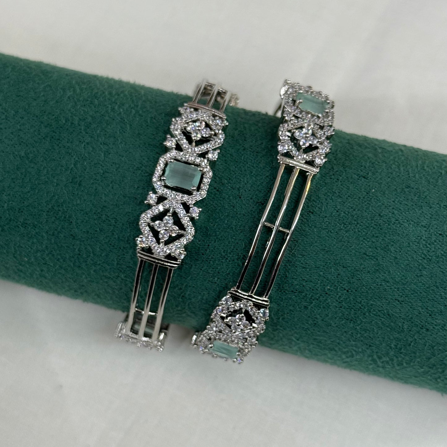 18474 platinum mint stone bangle