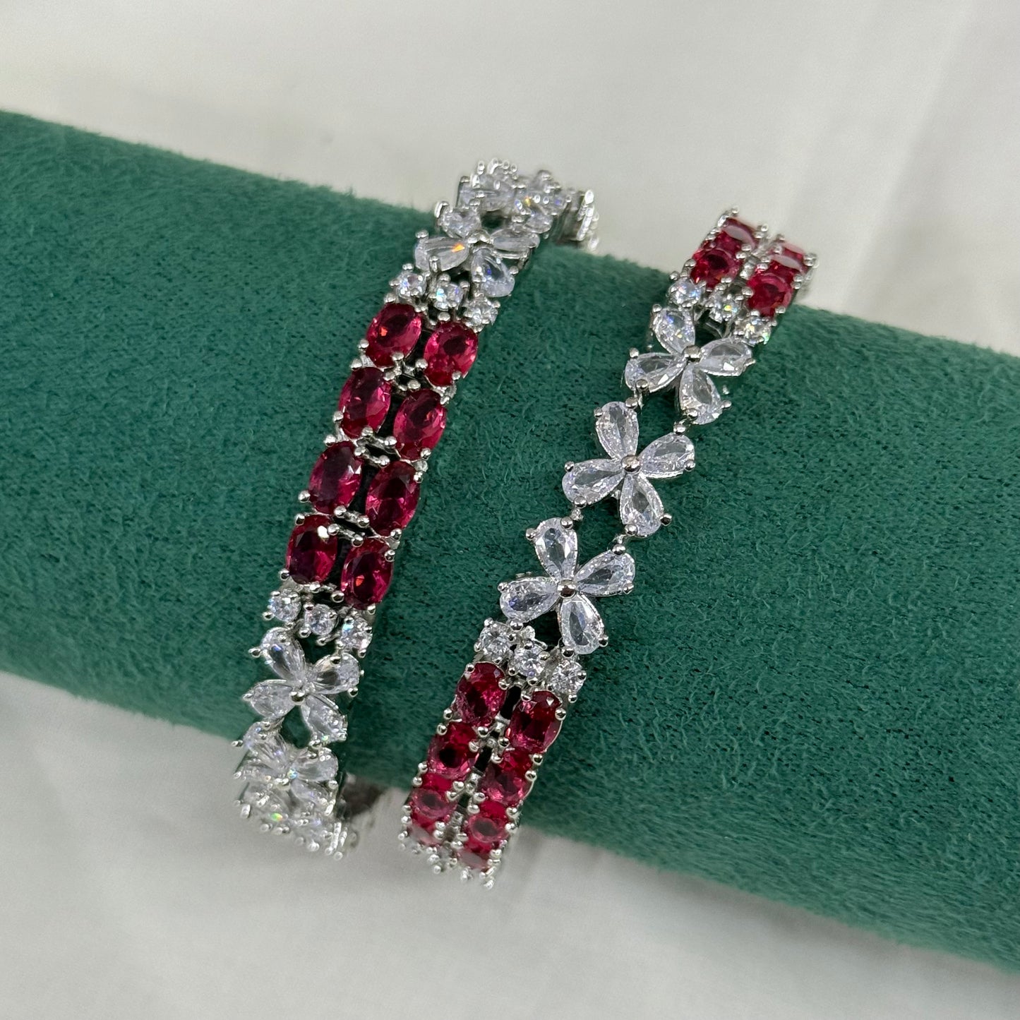 12937 platinum red stone with flower pattern bangle