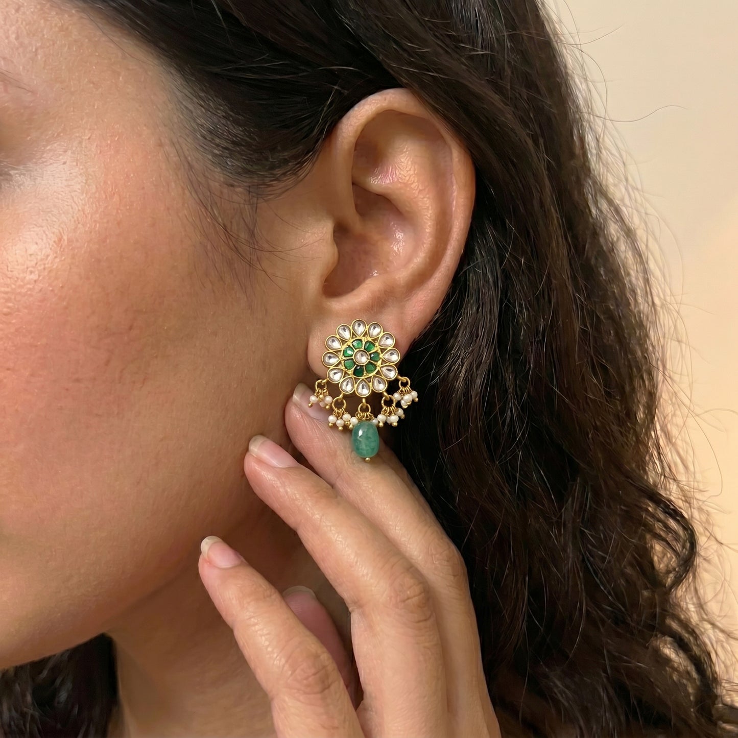 41901 Jadau Studs White And Green Screw Back