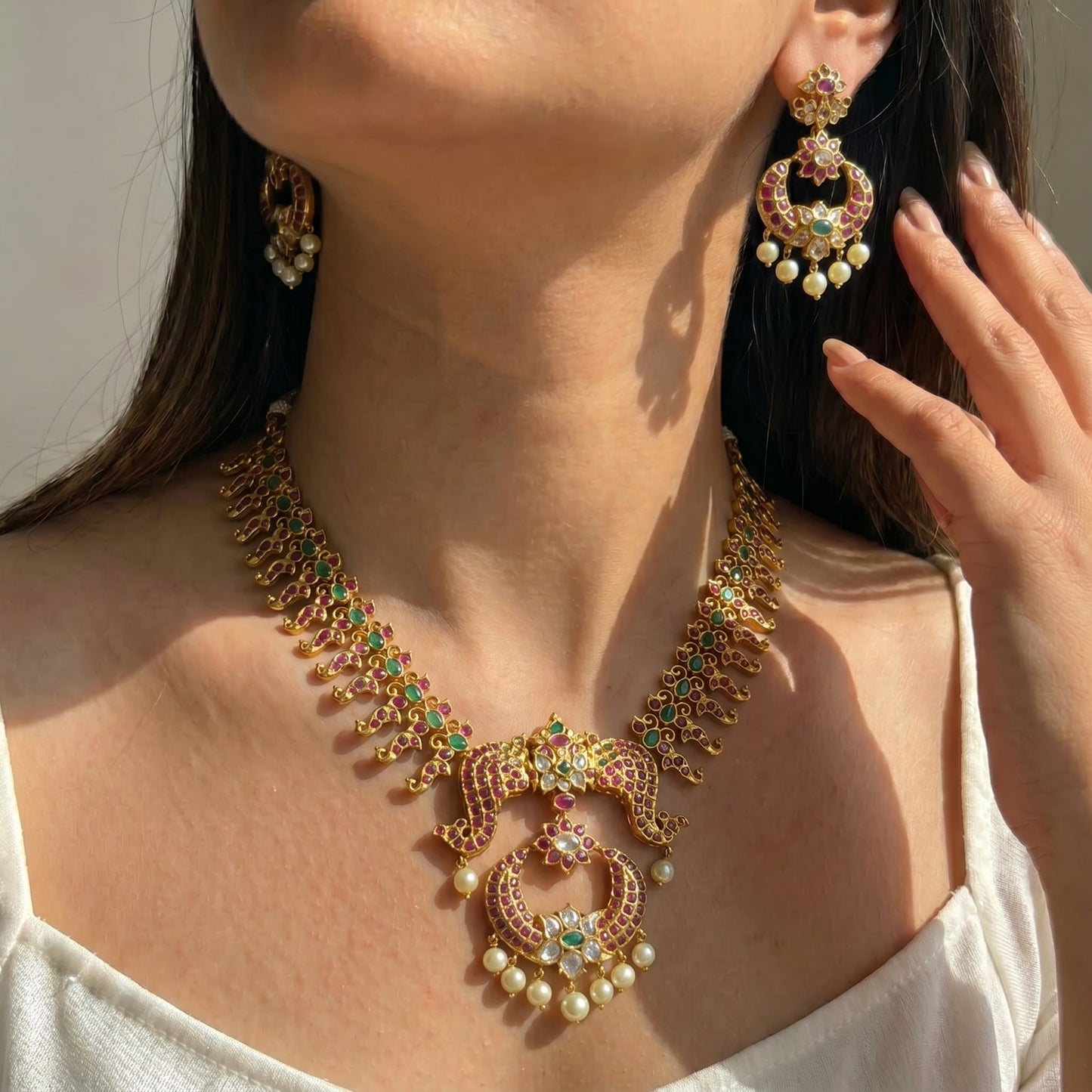 Kempu Stone matte short necklace with screwback earrings