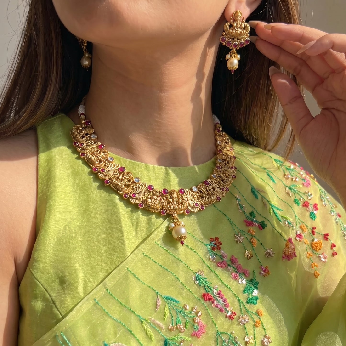 Matte Laxmi Short Necklace
