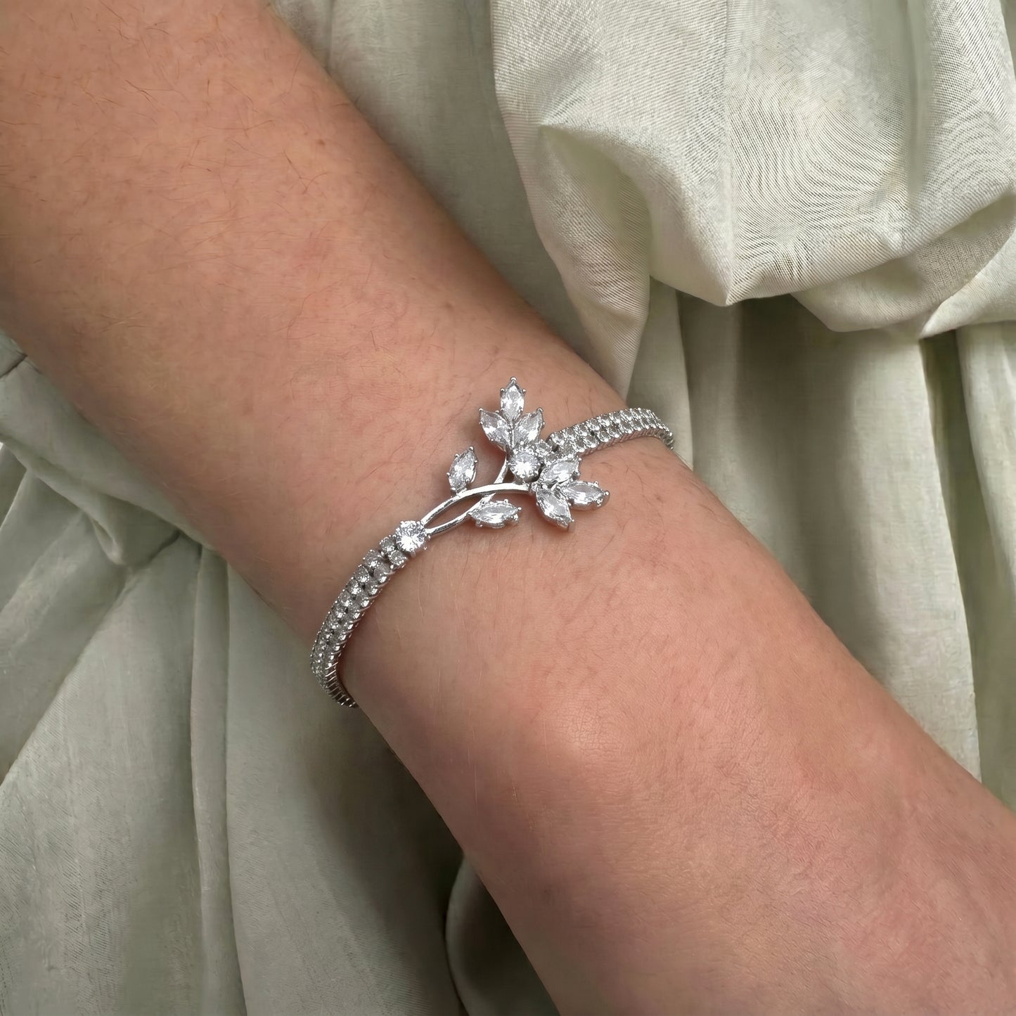 Platinum Chain Leaf Bracelet