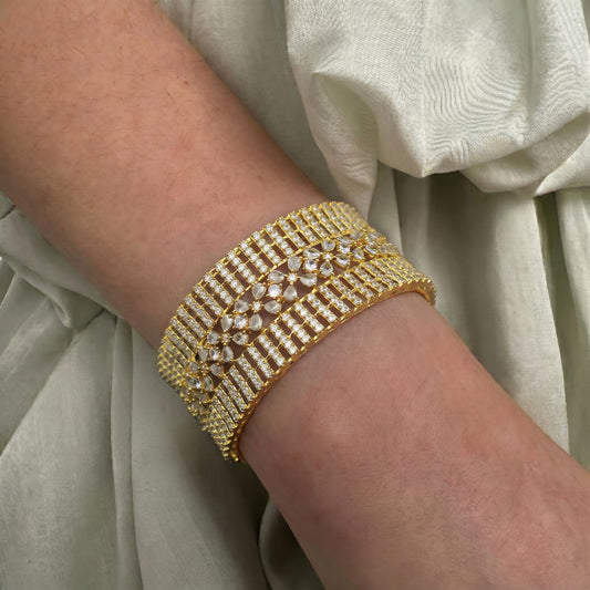Gold polish openable bracelet