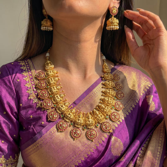 41101 Gehna for you - Lakshmi Bottumala short necklace with pota stones and detailed design