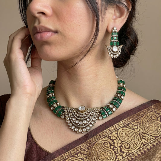 41867 Victorian Moissanite Green Stone Kante With Push Back Earrings