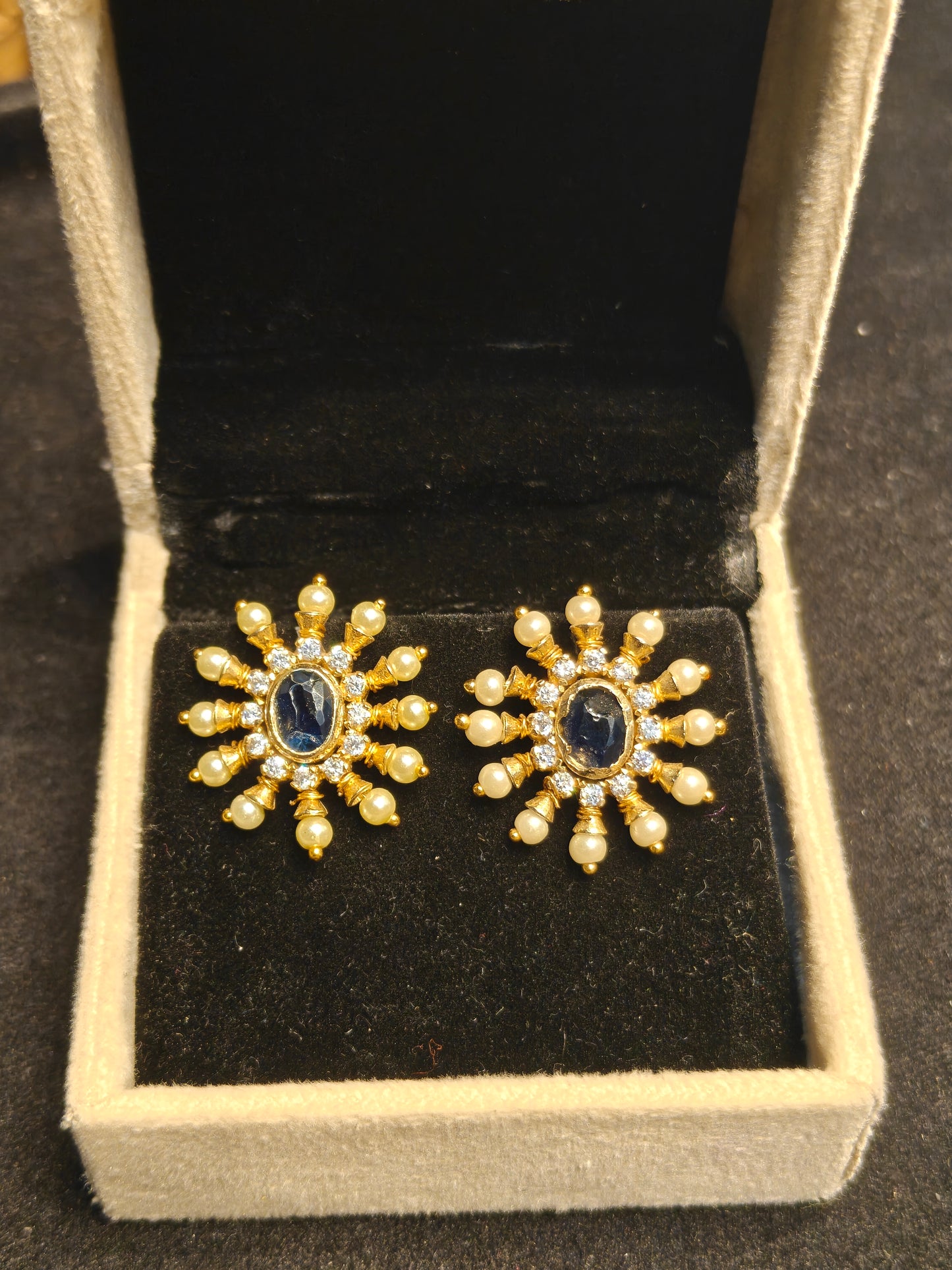 38576 matte dark blue studs