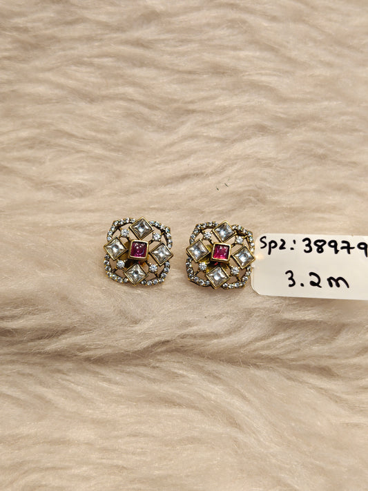 38979 Victorian square red studs