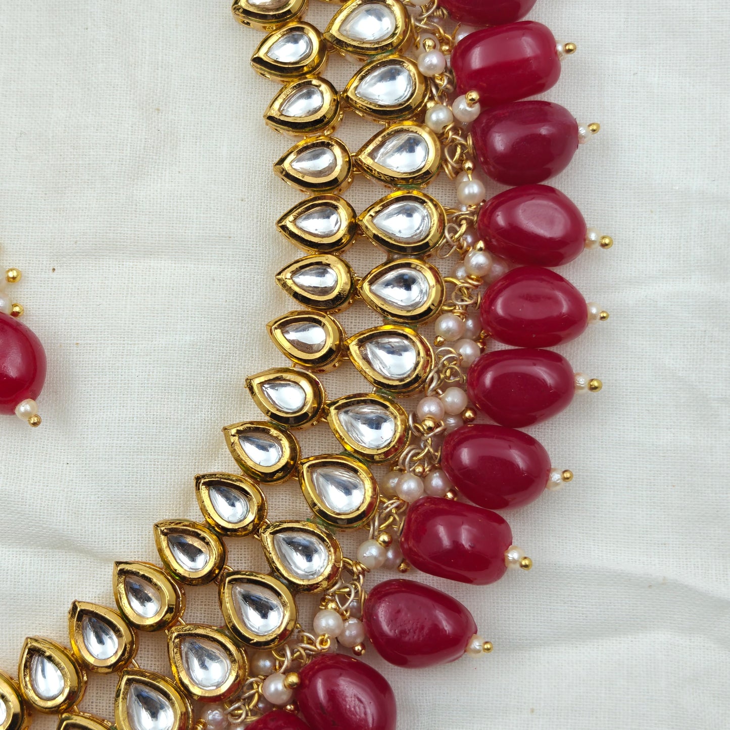 11868 Mennakari Kundan short necklace with red beads