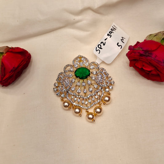 39961 Diamond look pendent