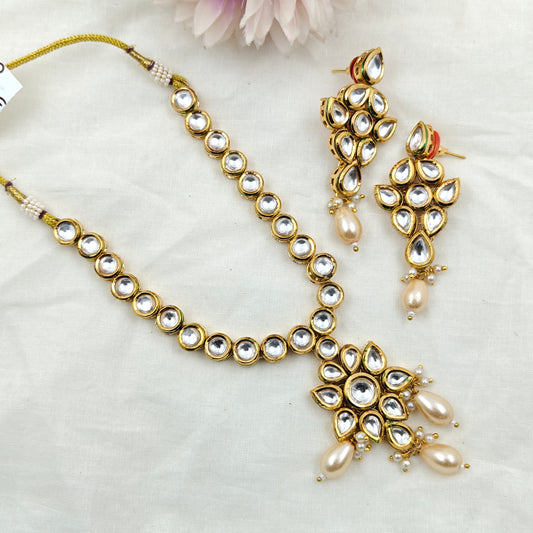 16820 / 16803 / 16819 Mennakari Kundan necklace with half white pearls
