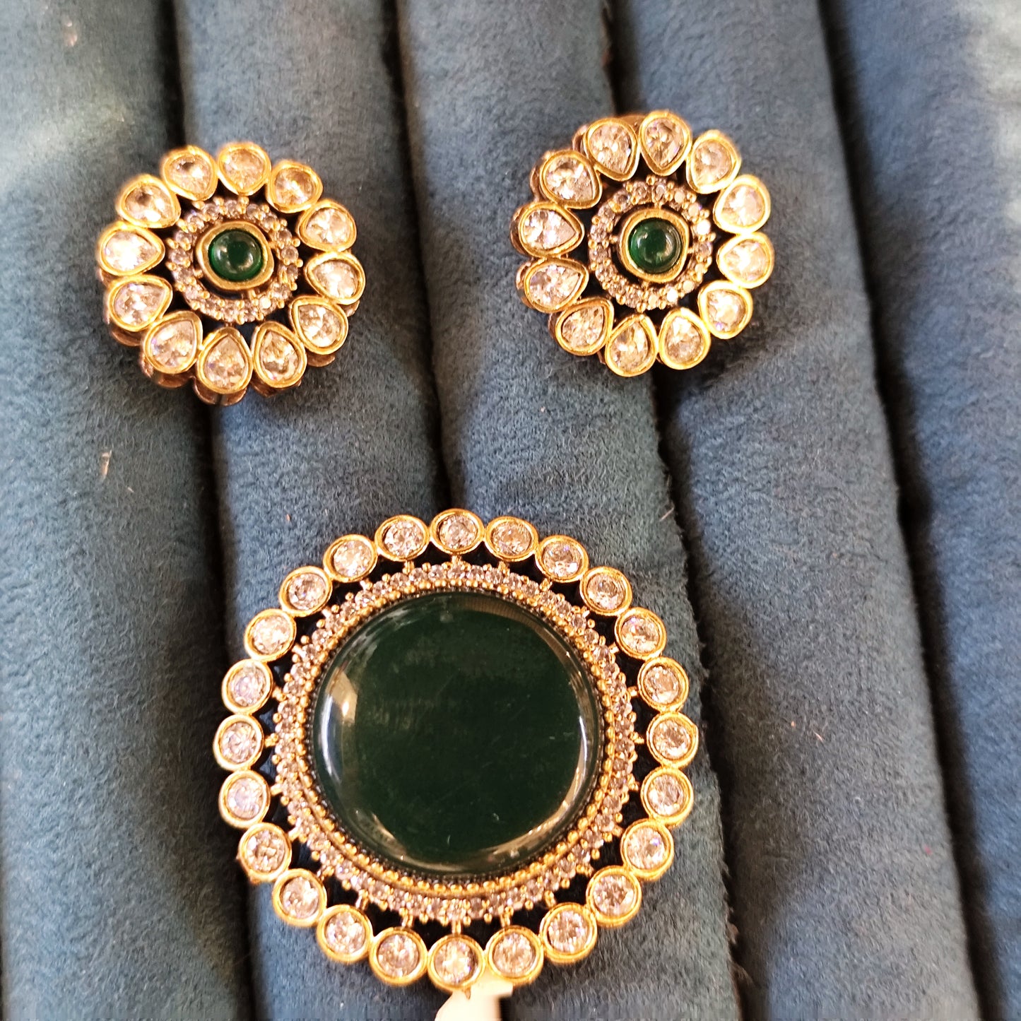 38109 Victorian Round green Pendant set