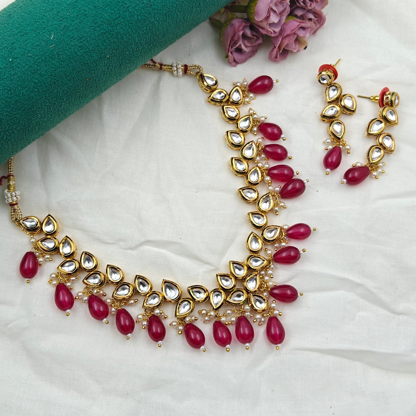 16852 Mennakari Kundan short necklace with red drop pattern beads