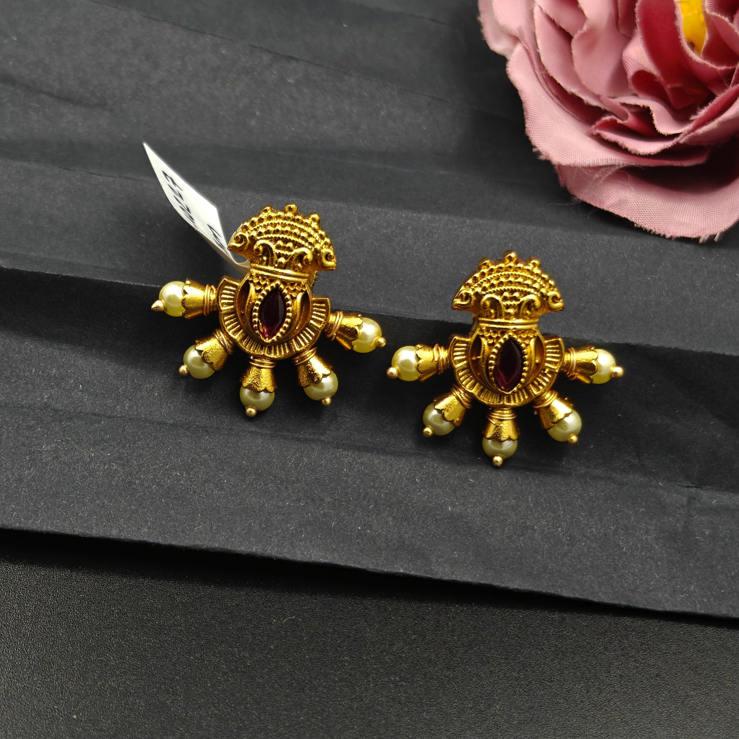 40227  Matte studs
