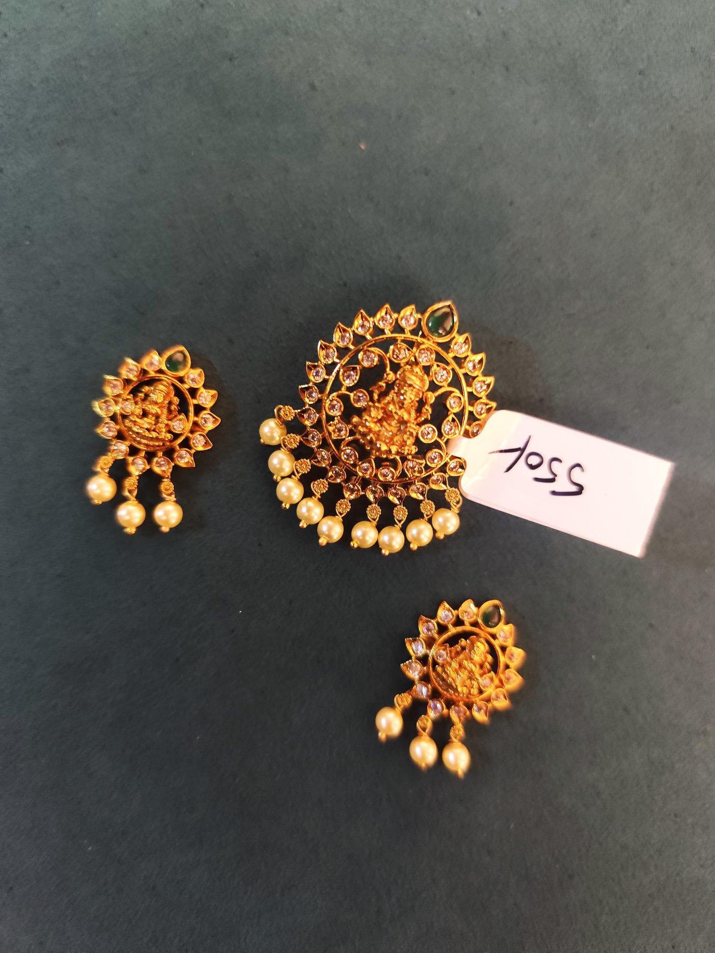 39576 matte pendent set