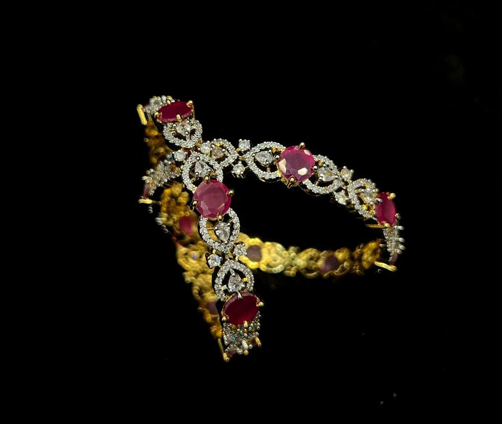 38489 Diamond look bangle