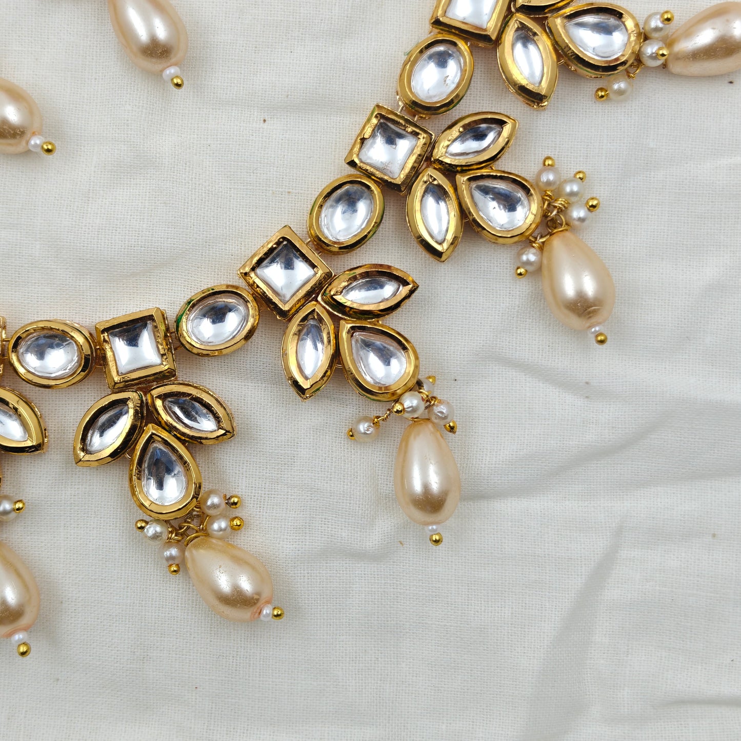 16828 / 16829 Mennakari Kundan necklace half white pearls