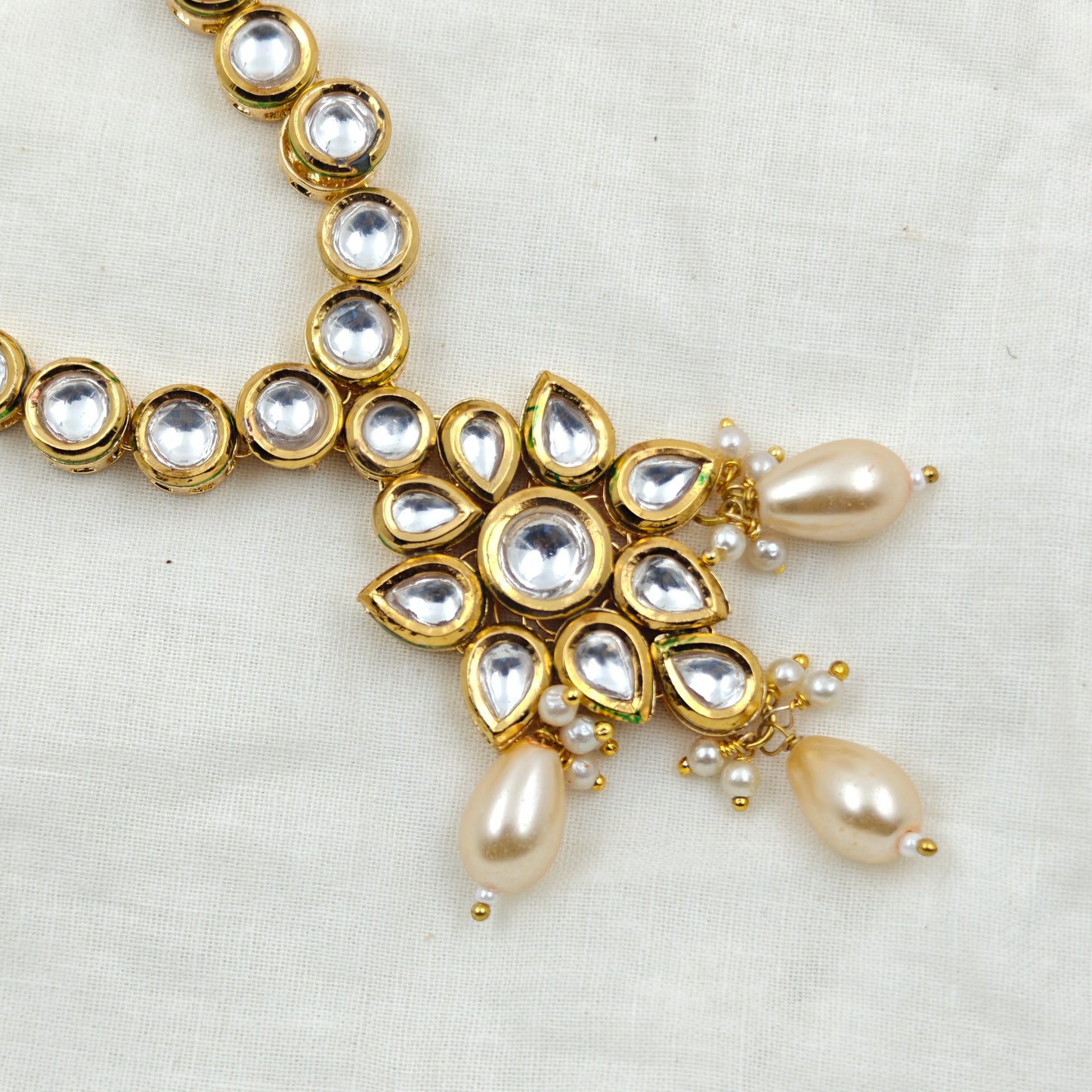 16820 / 16803 / 16819 Mennakari Kundan necklace with half white pearls