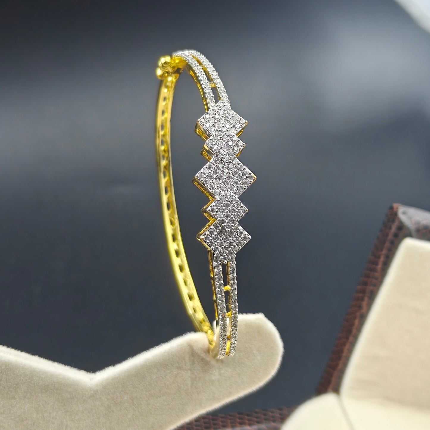 40324 GJ square pattern bracelet