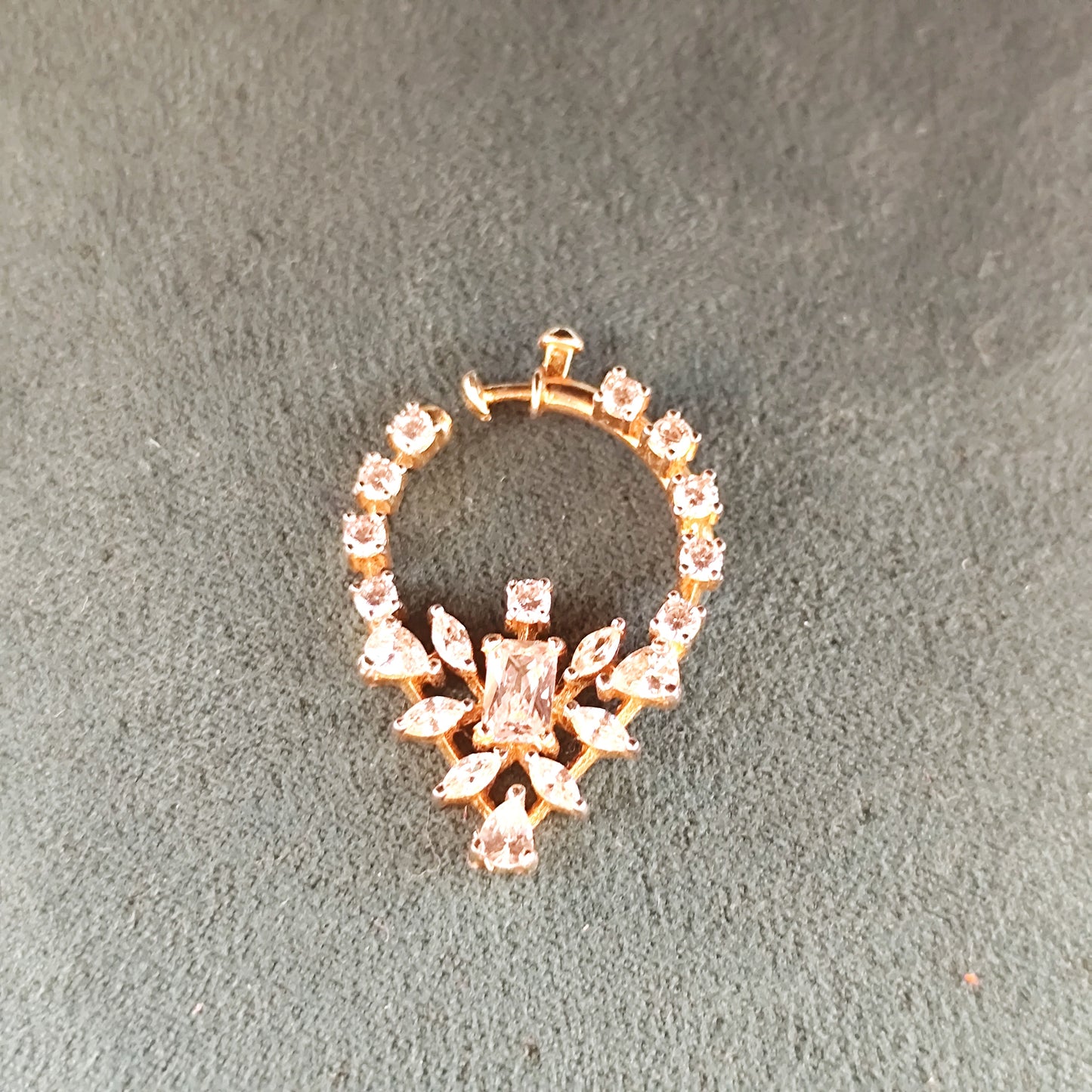 Nose pin
