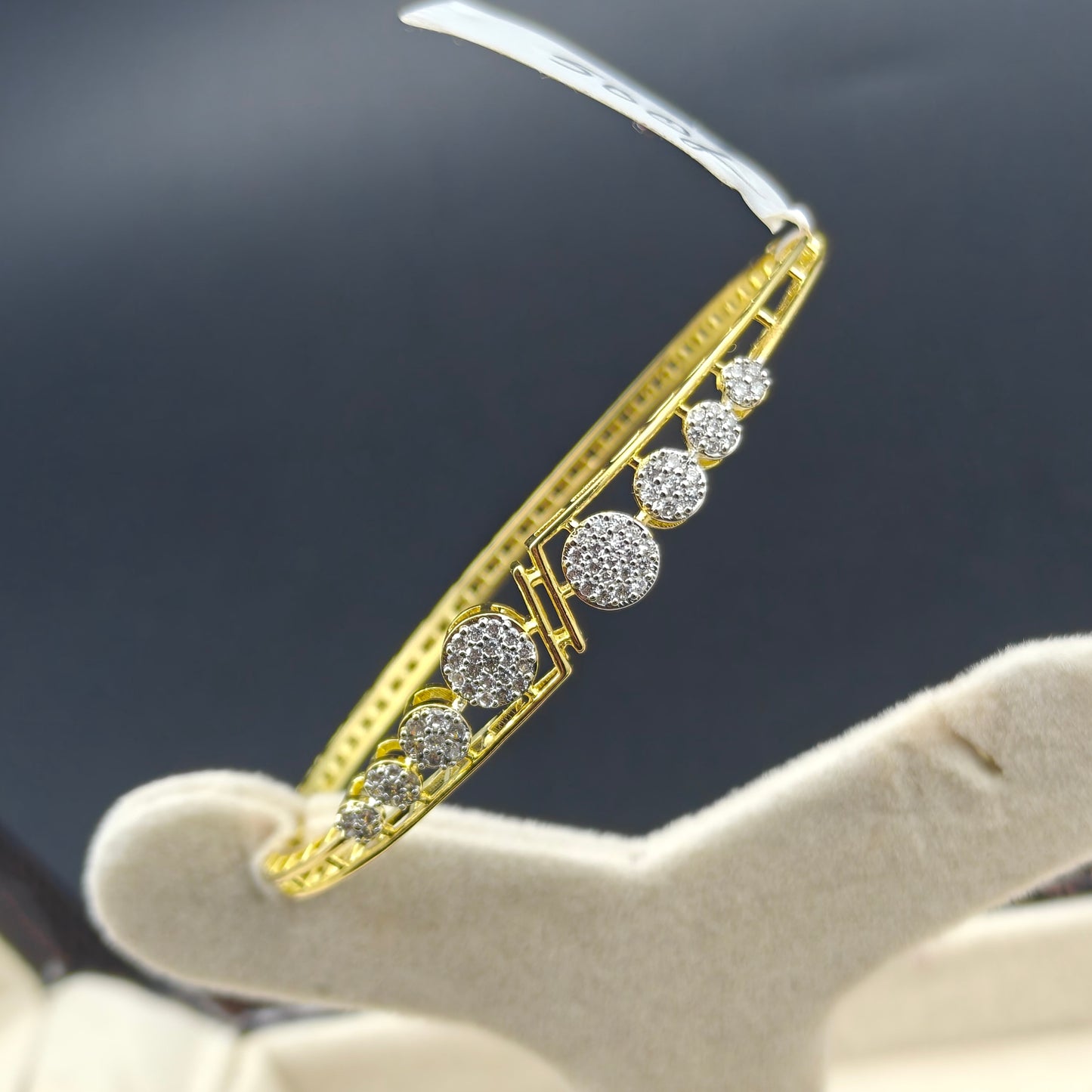 40325 Gj circle pattern bracelet