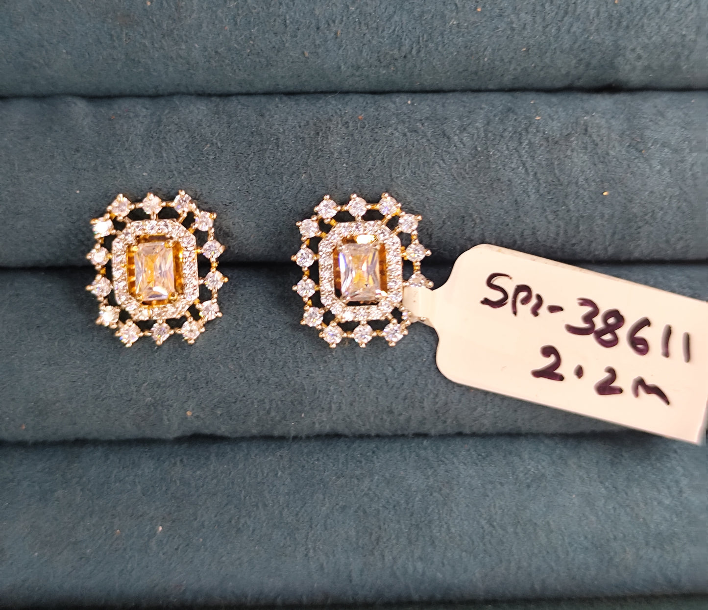 38611 white G J stud