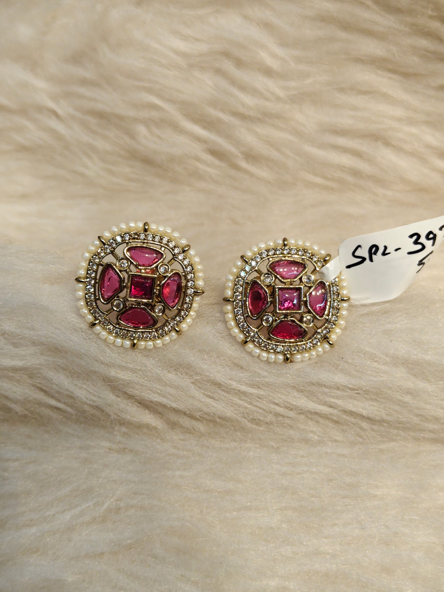 39724 Victorian red studs