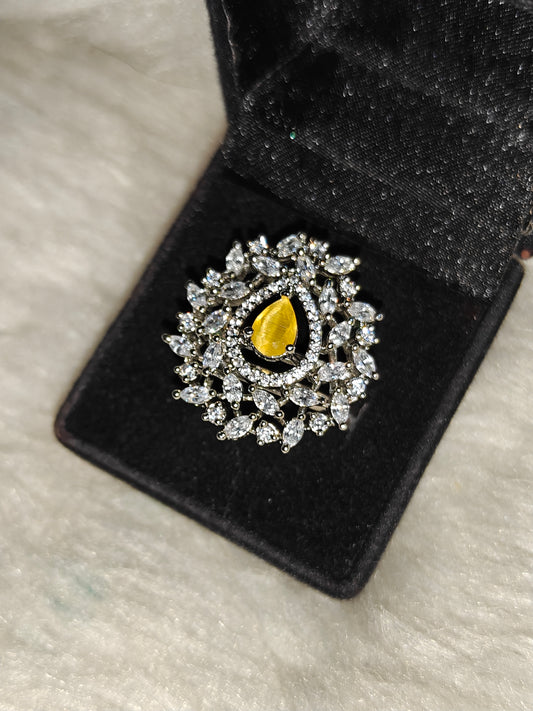 27265 / 27264Platinum yellow colour finger ring