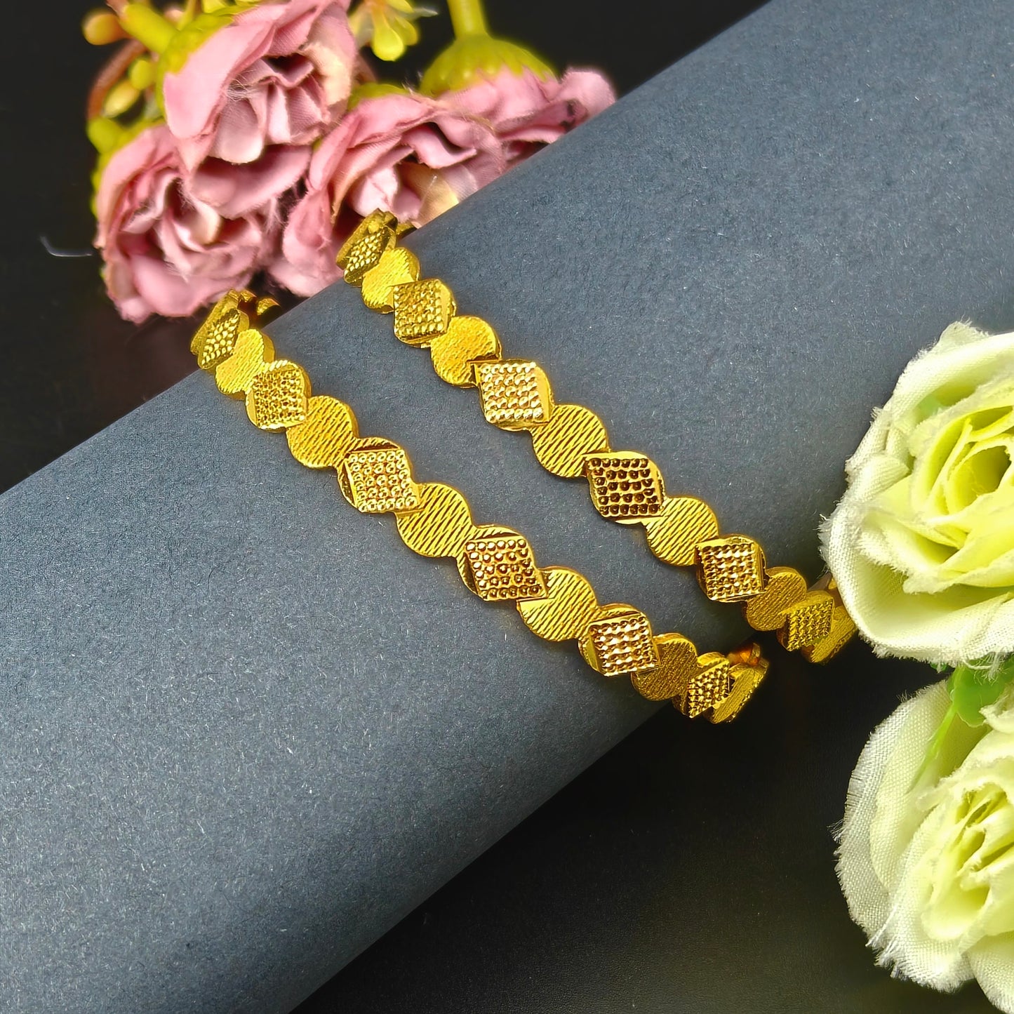 39447 Gold polish 2 bangle