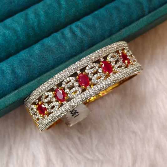 11390 GJ Ruby colour bracelet