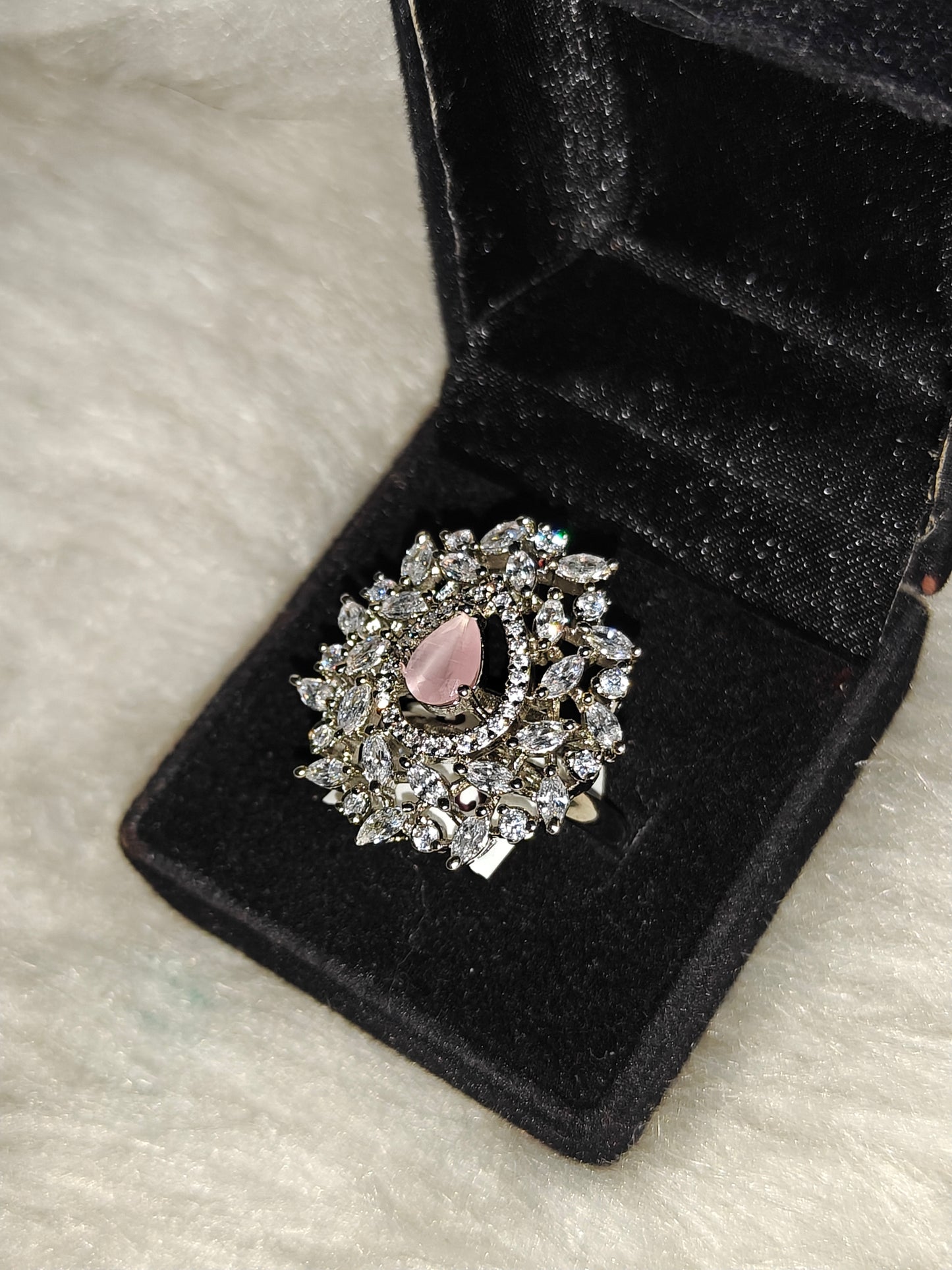 27260 Platinum light pink colour finger ring