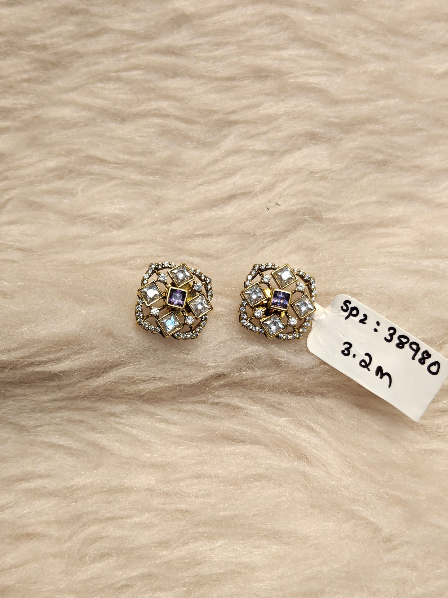 38980 Victorian square purple studs