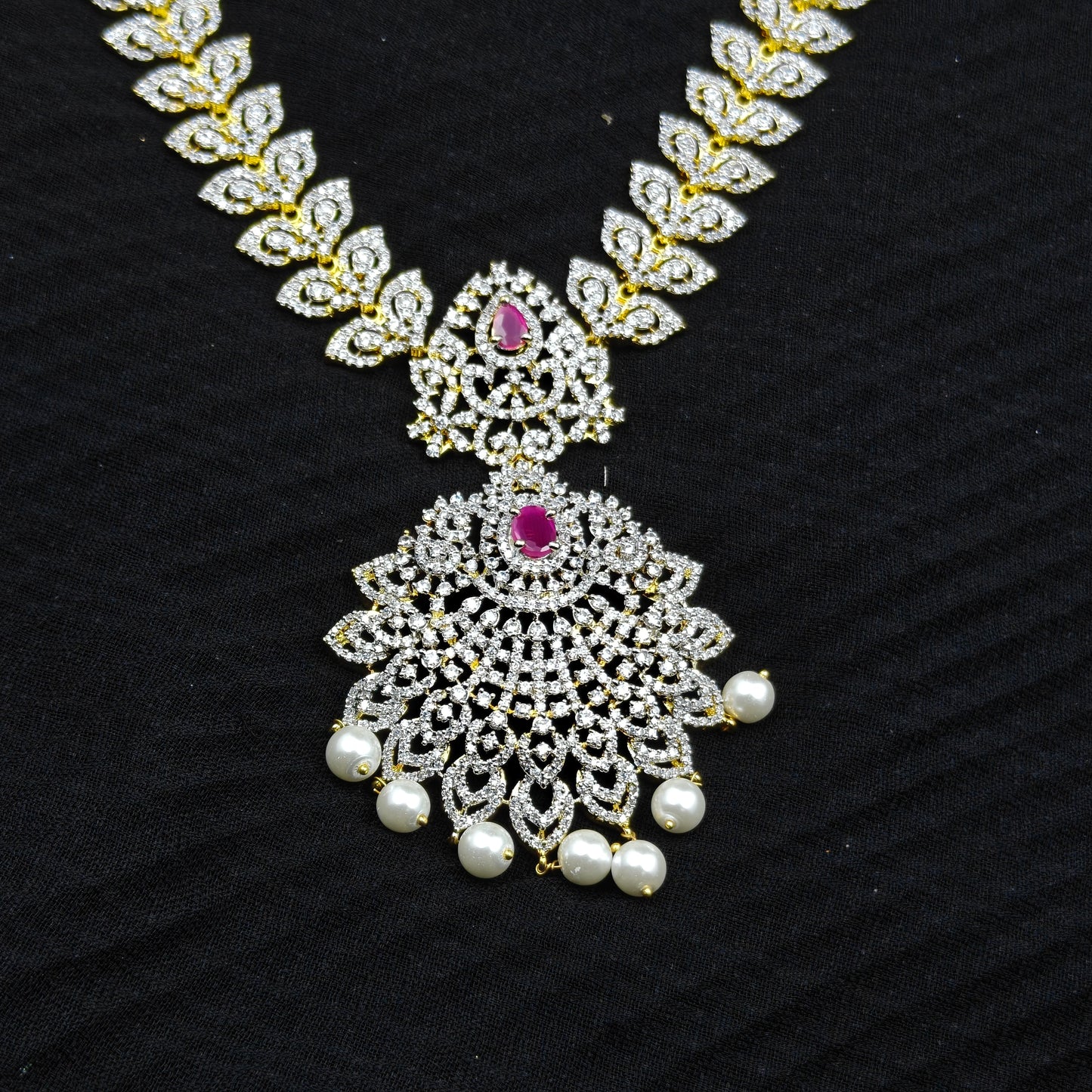 38504 GJ short necklace with ruby stone
