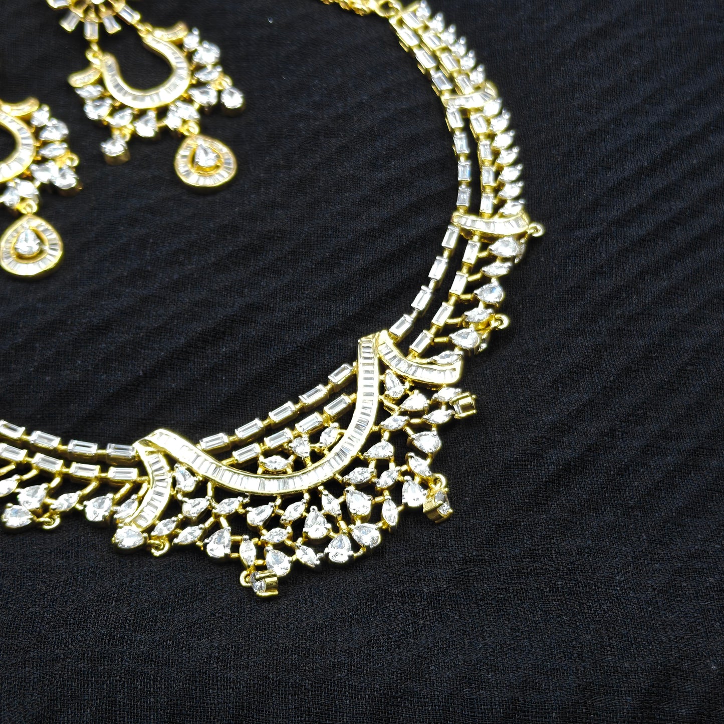 27580  GJ diamond look like short necklace