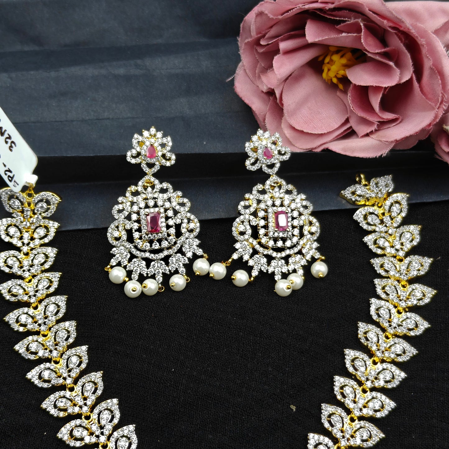 38504 GJ short necklace with ruby stone