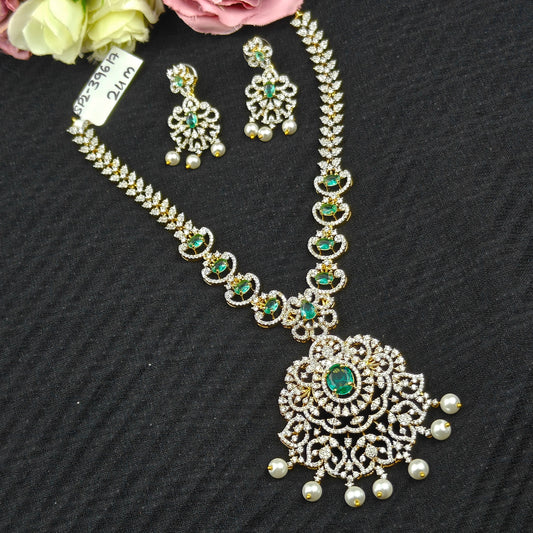 39617 Real Diamond Look detachable short necklace with emeralds