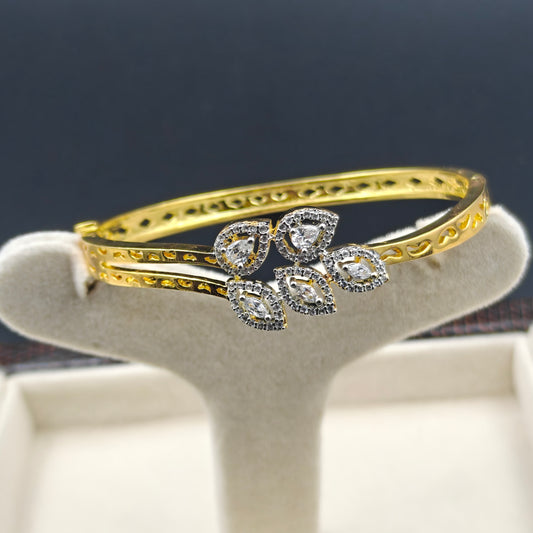 40322 GJ Leaf pattern bracelet