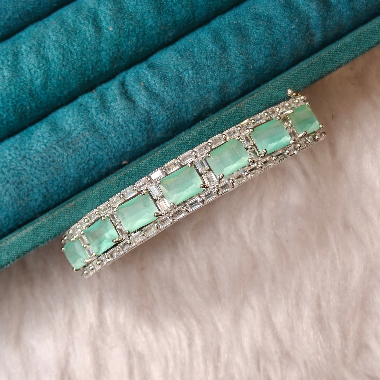 13344 platinum mint green bracelet