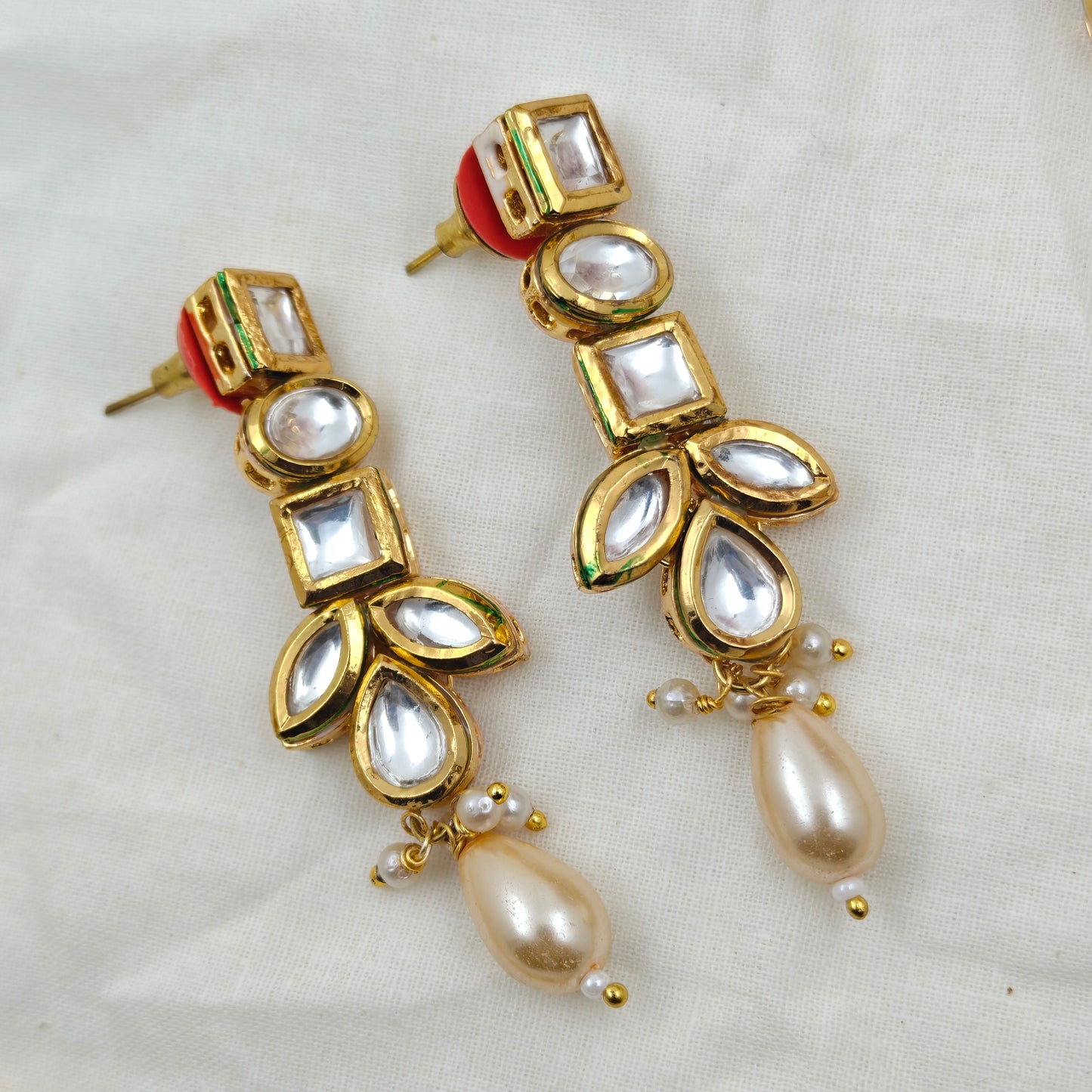 16828 / 16829 Mennakari Kundan necklace half white pearls
