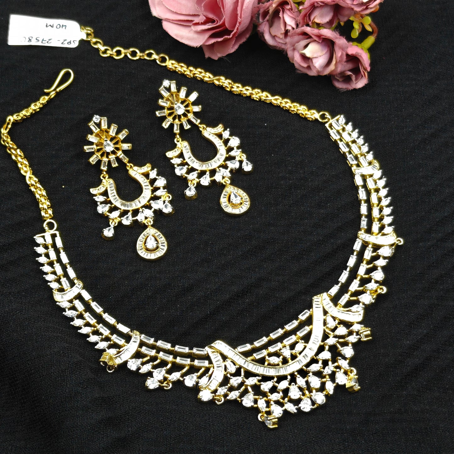 27580  GJ diamond look like short necklace